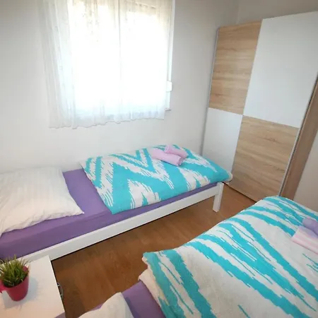 Fuer 4 Personen Ca 40 Qm In Njivice, Kvarner Bucht Krk Apartment